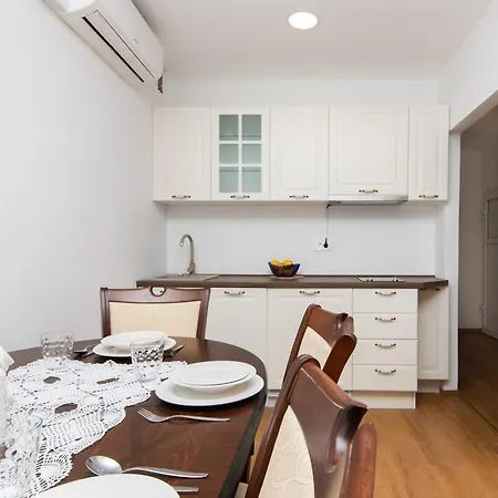 Piran Beach Apartment Apartma *